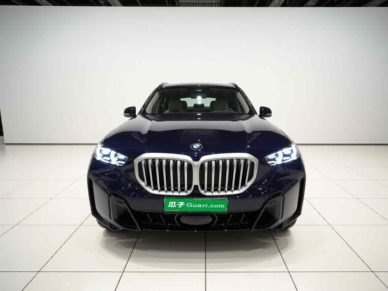 宝马X5 2026款 xDrive 40Li M运动曜夜套装(1)