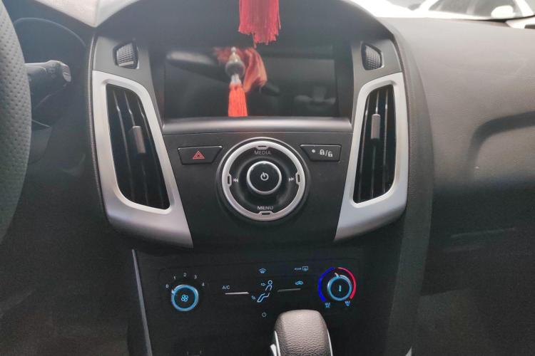 福特 福克斯 2015款 两厢 1.6L 自动舒适型局部细节16