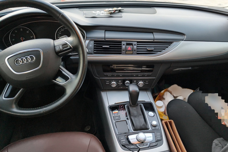 奥迪A6L 2018款 30周年年型 35 TFSI 时尚型中控内饰12