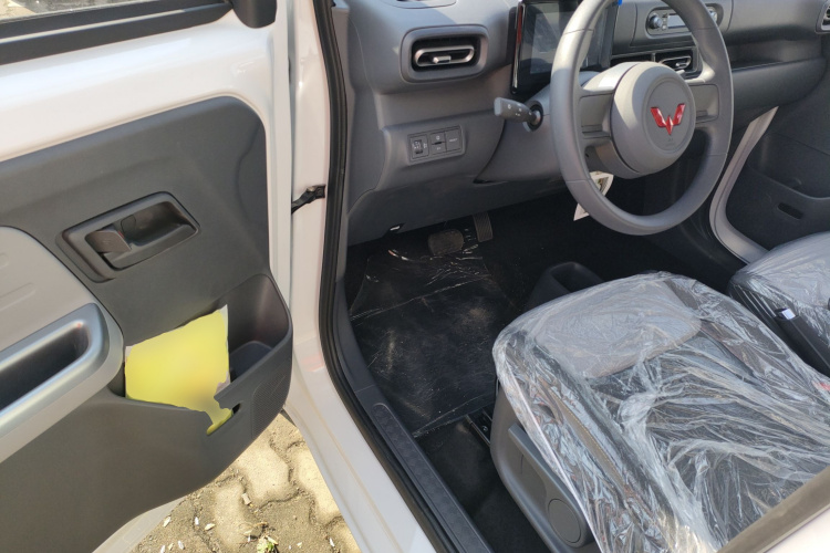 五菱汽车 五菱之光新能源 2025款 305km 进取型中控内饰7003