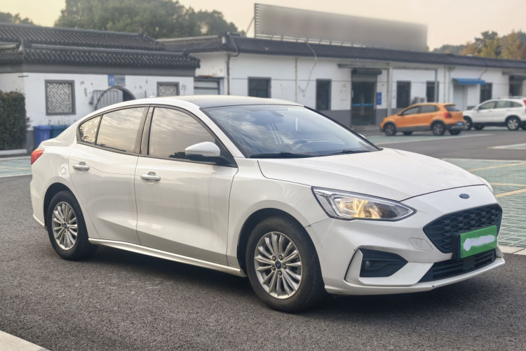 福特 福克斯 2020款 三厢 EcoBoost 180 自动锋潮型车身外观6002