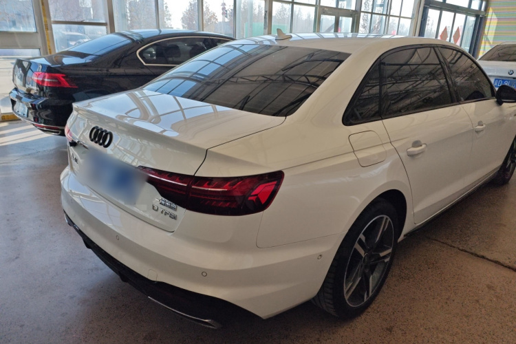 奥迪A4L 2022款 40 TFSI 豪华动感型车身外观7