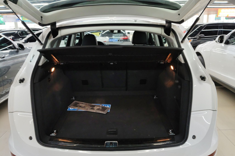 奥迪Q5 2013款 40 TFSI 豪华型机舱底盘23
