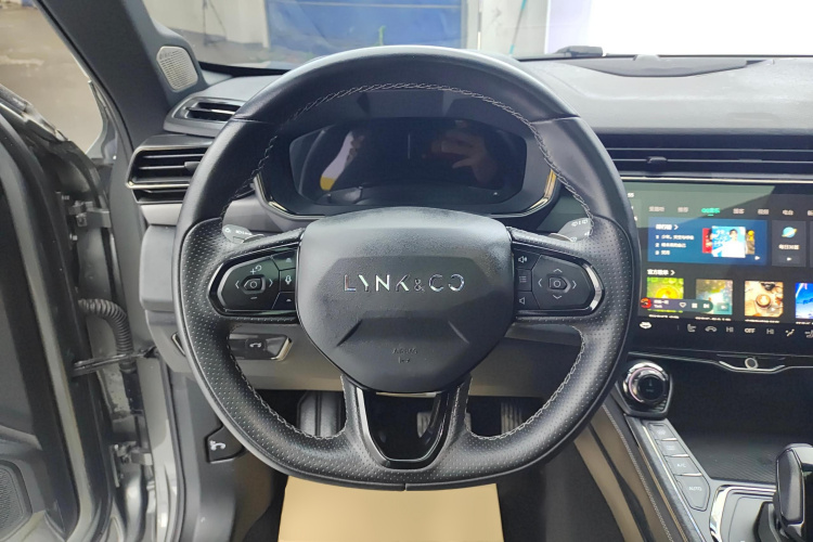 领克01 2021款 2.0TD 四驱劲Halo中控内饰13