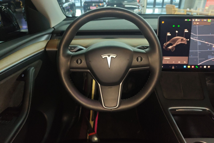 特斯拉 Model Y 2021款 标准续航后驱版中控内饰13