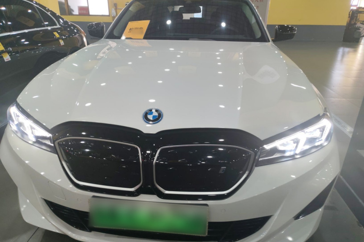 宝马i3 2024款 eDrive 40 L 曜夜套装车身外观2