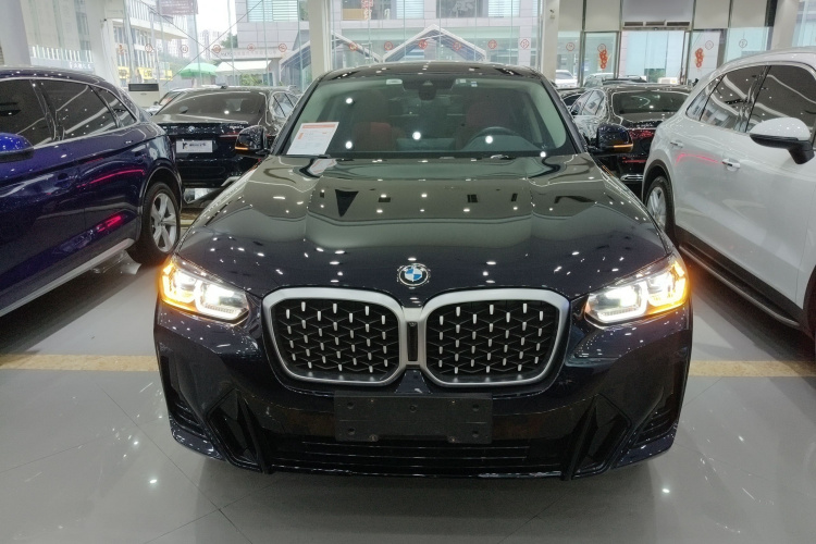 宝马X4 2022款 xDrive 25i M运动套装车身外观2