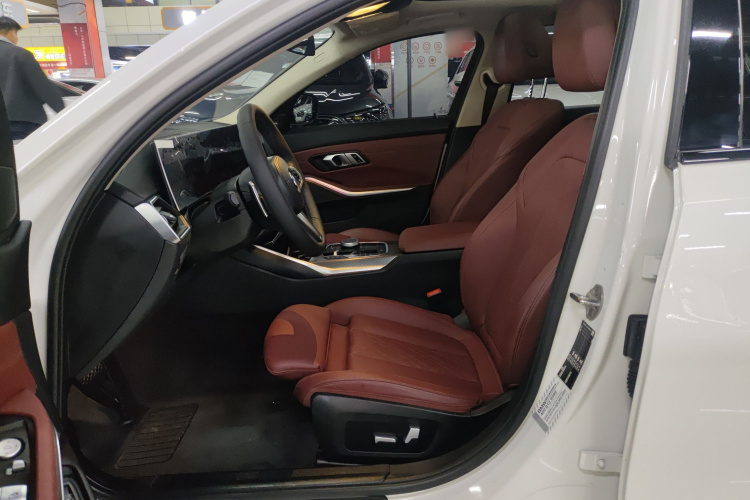 宝马3系 2023款 325Li M运动曜夜套装中控内饰19