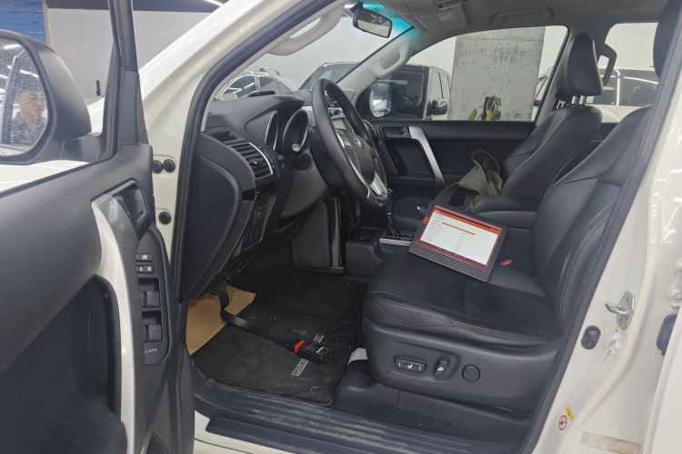 丰田 普拉多 2015款 2.7L 自动标准版中控内饰19