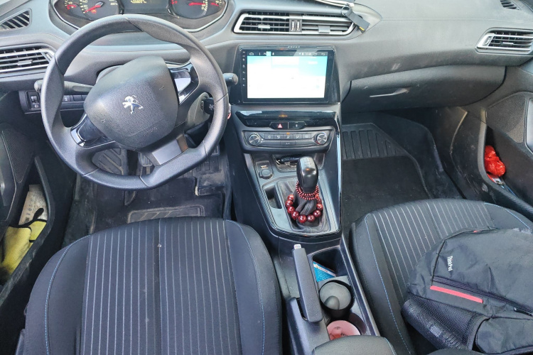 标致308 2016款 1.6L 手动时尚版中控内饰12