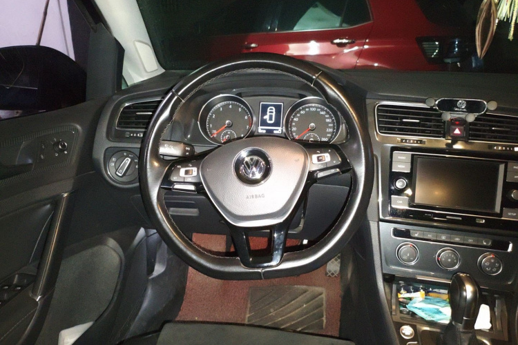 大众 高尔夫 2018款  230TSI 自动豪华型中控内饰13