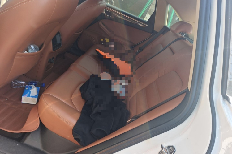 众泰SR9 2017款 2.0T 自动极致之路版中控内饰21