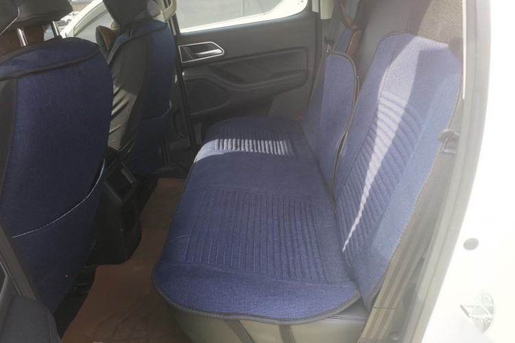 长城 炮 2023款 2.0T商用版手动柴油两驱精英型长箱GW4D20M中控内饰7004