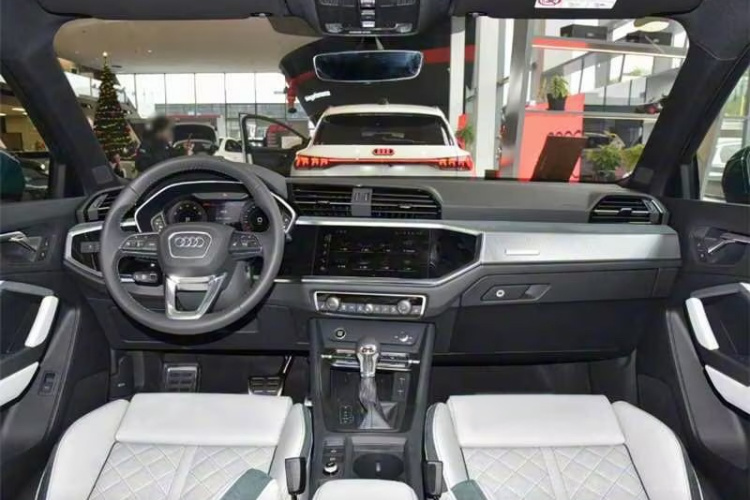 奥迪Q3 2025款 quattro 45周年典藏版 40TFSI 时尚动感型中控内饰7001