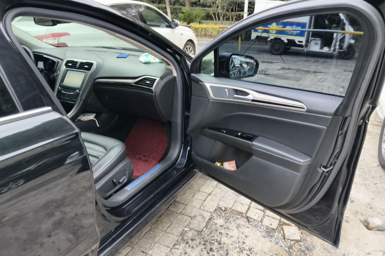 福特 蒙迪欧 2013款 2.0L GTDi200豪华型局部细节9005