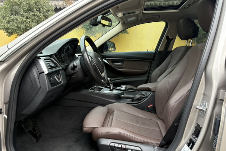 宝马3系 2019款 320Li 时尚型中控内饰7002