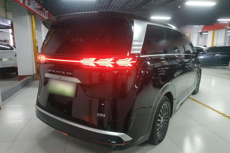 腾势D9 2022款 DM-i 1040 尊贵型车身外观6005