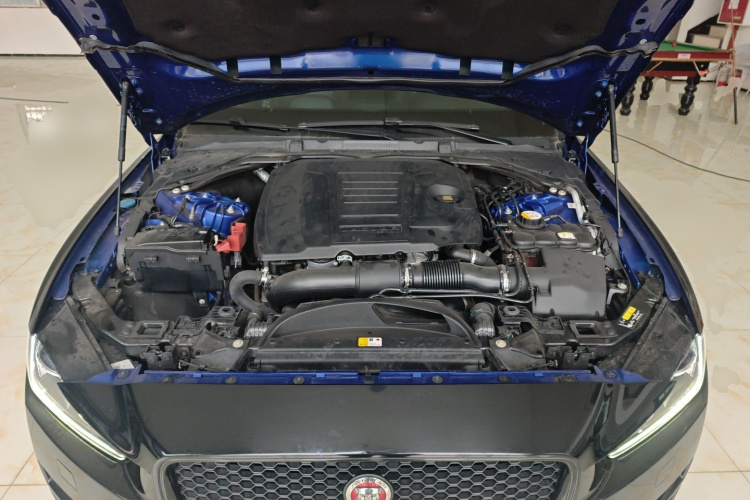 捷豹XEL 2019款 2.0T 200PS 豪华版机舱底盘24