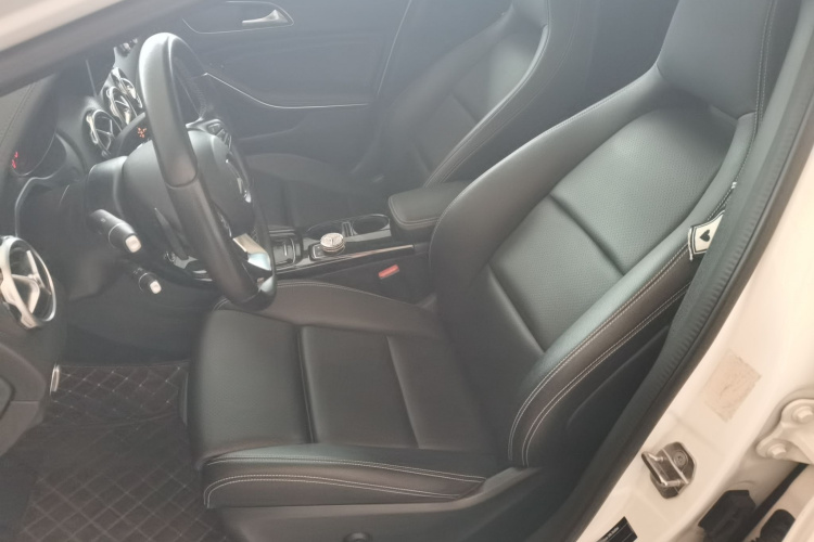 奔驰GLA 2018款 GLA 200 时尚型中控内饰19