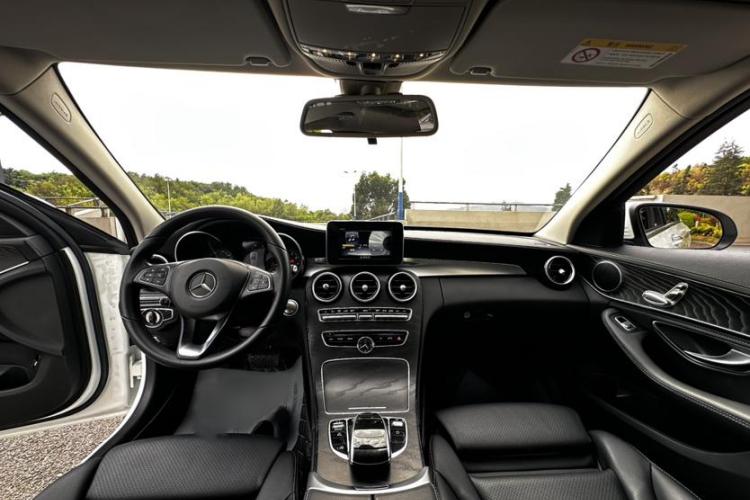 奔驰C级 2018款 C 180 L 时尚型运动版中控内饰7001