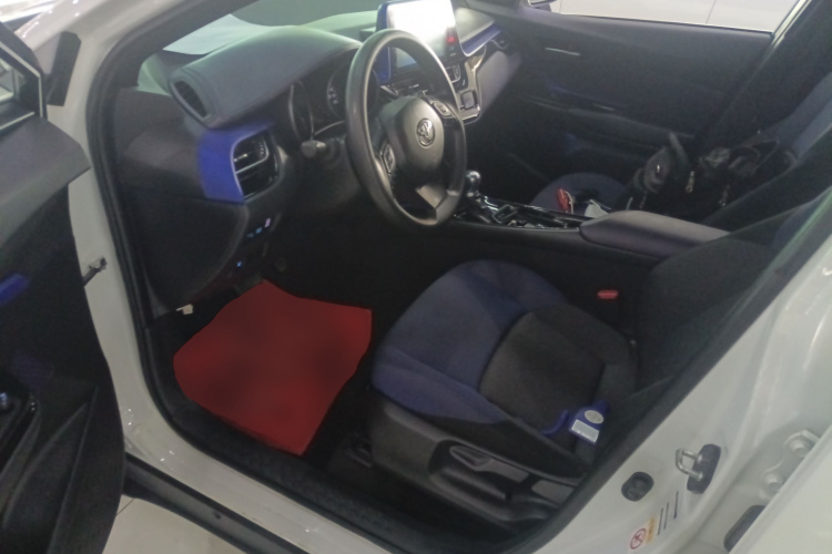 丰田C-HR 2018款 2.0L 领先天窗版 国V局部细节19