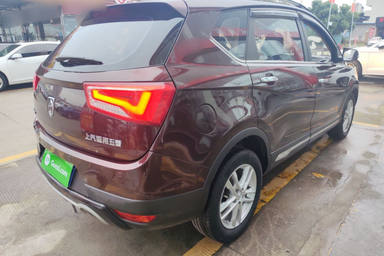 宝骏560 2016款 1.8L 手动精英型车身外观7