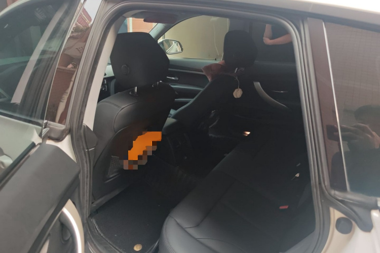 宝马3系GT 2017款 320i 时尚型中控内饰21