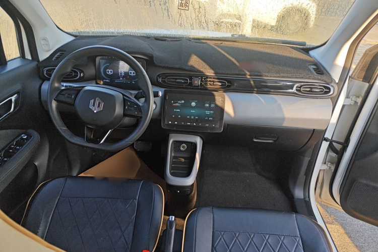 零跑汽车 零跑T03 2021款 400轻享版 磷酸铁锂中控内饰7002