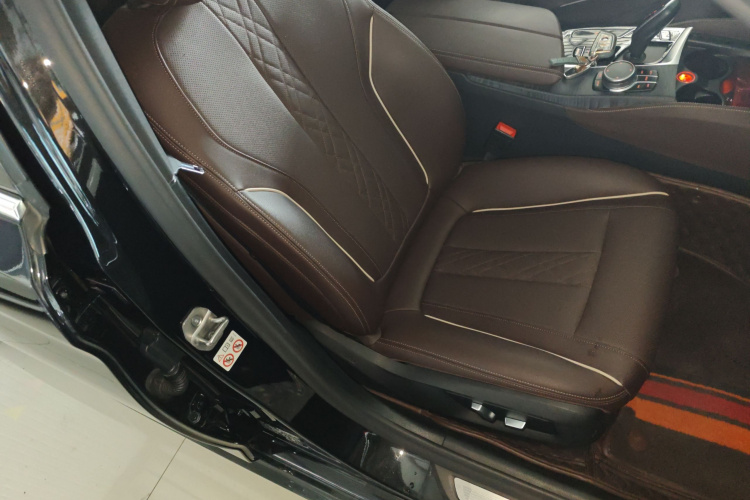 宝马5系 2022款 530Li 领先型 M运动套装局部细节41