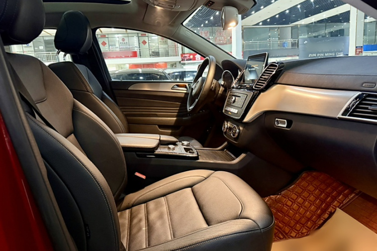 奔驰GLE轿跑 2015款 GLE 320 4MATIC 轿跑SUV中控内饰7007
