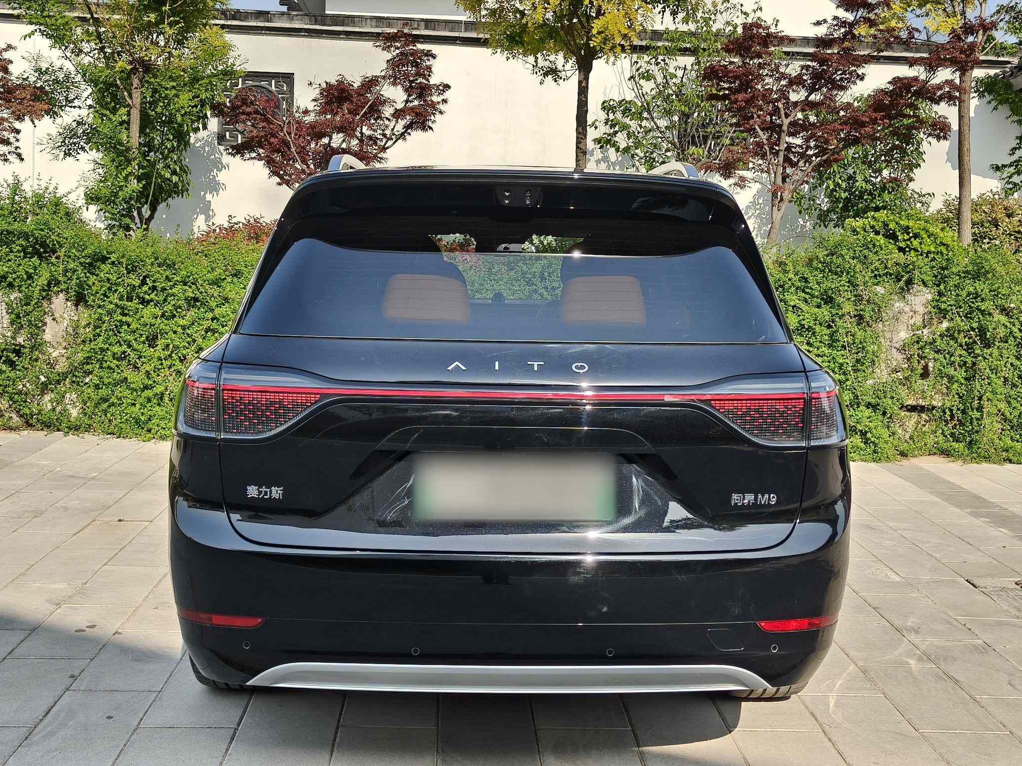 鸿蒙智行 问界M9 2025款 增程 Ultra版 52kWh 6座版 (192线激光雷达）(5)