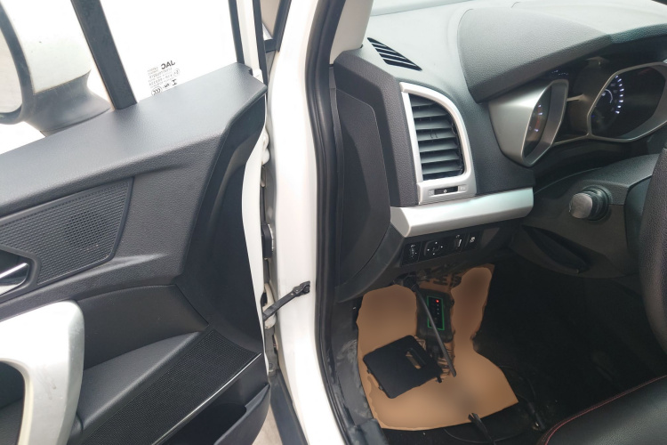 江汽集团 瑞风S3 2016款 1.5L 手动豪华智能型中控内饰20