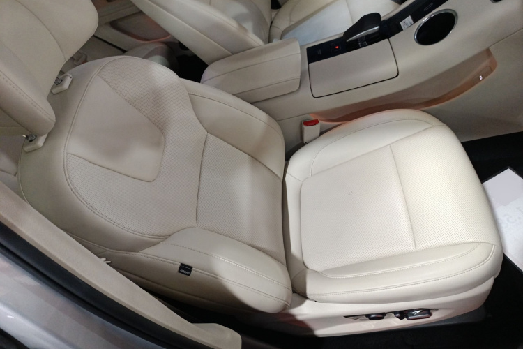 鸿蒙智行 问界M5 2022款 增程四驱至臻版局部细节41