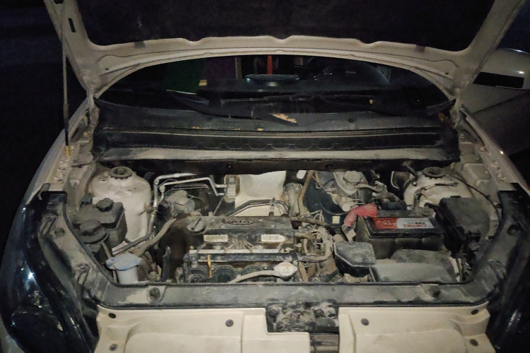 起亚 秀尔 2013款 1.6L MT GL局部细节24