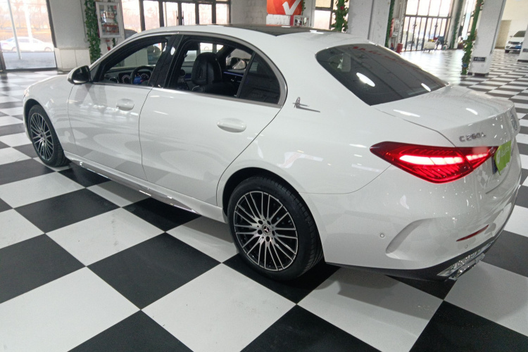 奔驰C级 2023款 改款二 C 260 L 运动版车身外观4