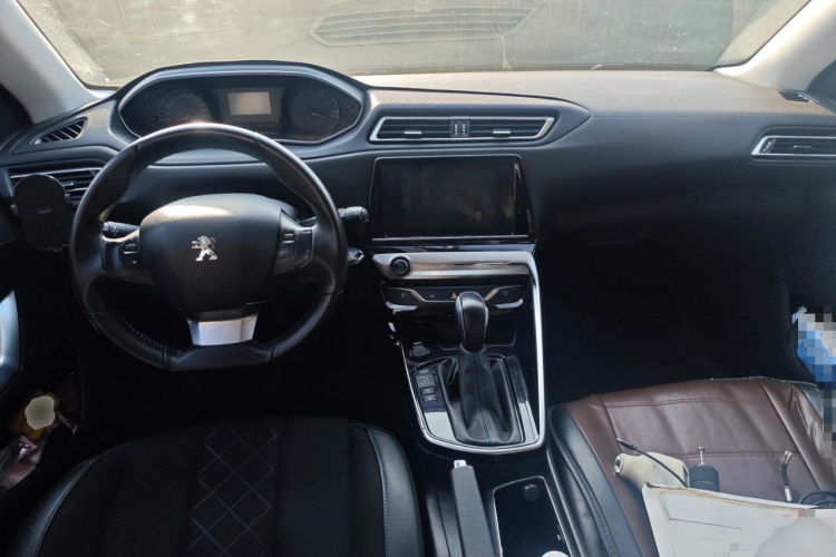 标致308 2016款 1.6L 自动豪华版中控内饰12