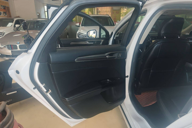 福特 蒙迪欧 2017款 EcoBoost 180 时尚型中控内饰7008