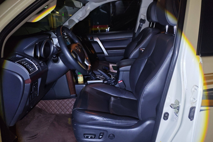 丰田 普拉多 2016款 3.5L 自动TX-L NAVI局部细节19