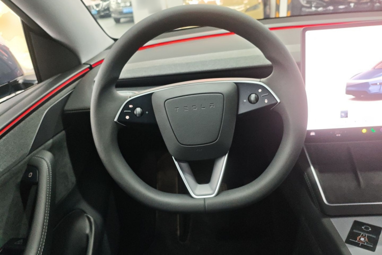 特斯拉 Model Y 2025款 长续航全轮驱动版局部细节13