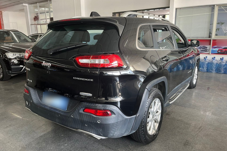 Jeep 自由光 2016款 2.4L 专业智能版车身外观6003