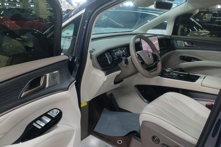 腾势D9 2022款 DM-i 970 四驱旗舰型中控内饰20