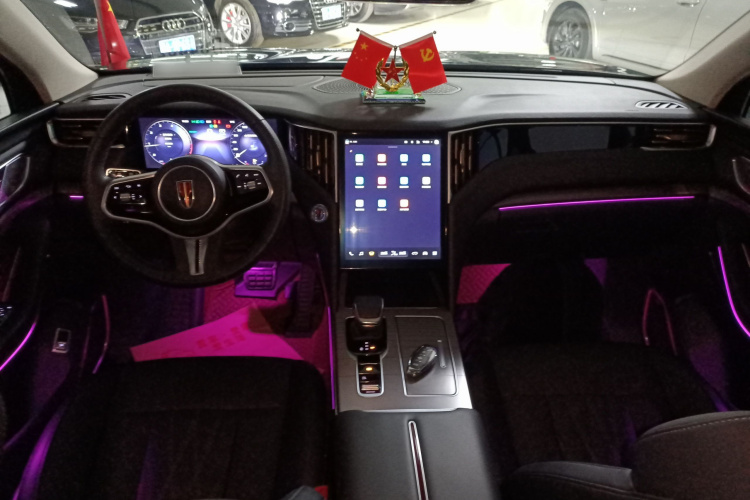 红旗HS7 2023款 2.0T 自动两驱旗享版 六座中控内饰7002