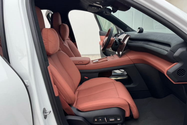 蔚来EC7 2024款 75kWh中控内饰7010