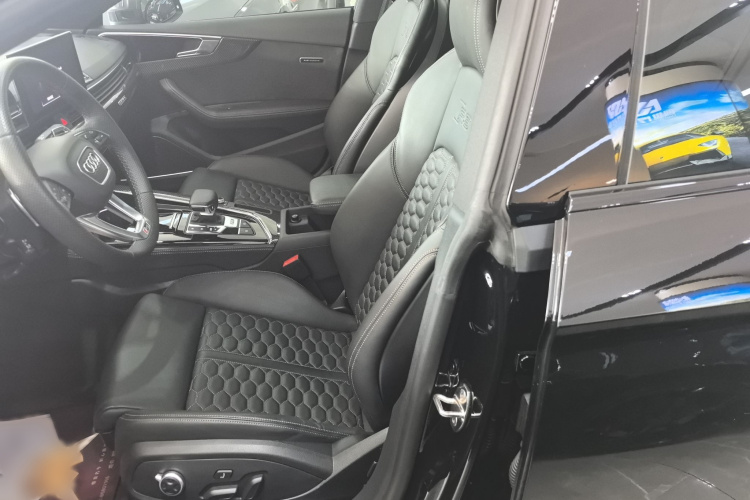奥迪RS 5 2023款  RS 5 2.9T Sportback 暗金版局部细节19