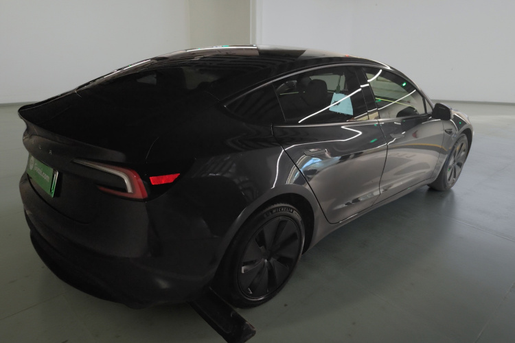 特斯拉 Model 3 2025款 后轮驱动版车身外观7