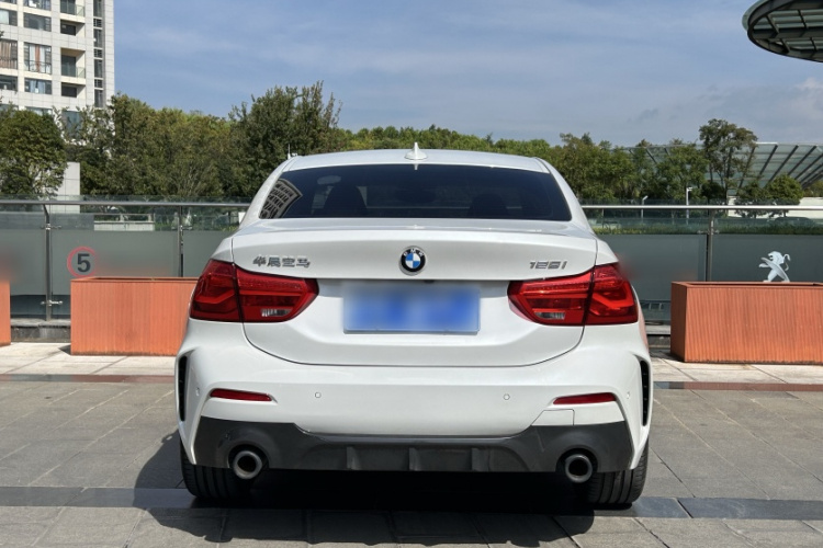 宝马1系 2022款 125i M运动曜夜版车身外观6001