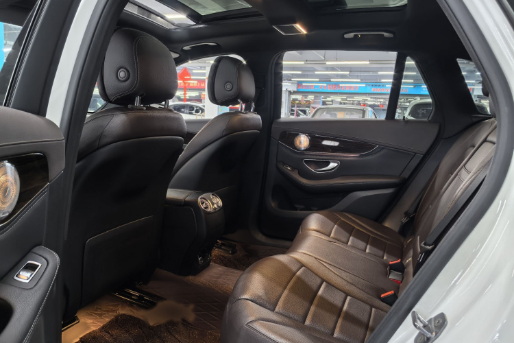 奔驰GLC 2019款 GLC 260 L 4MATIC 动感型中控内饰7005
