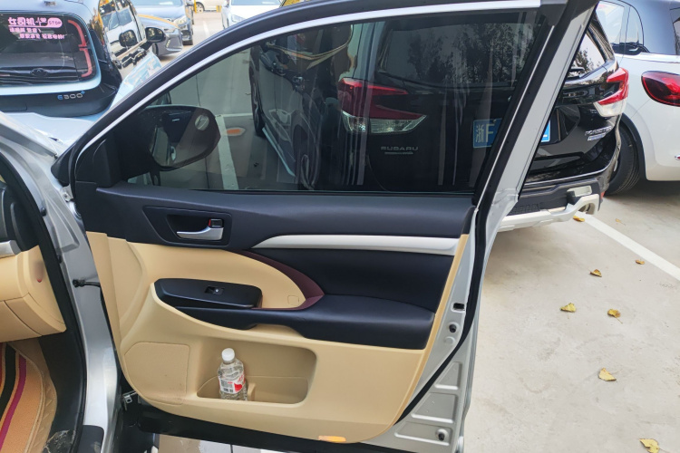 丰田 汉兰达 2017款 2.0T 两驱精英版 5座中控内饰7005