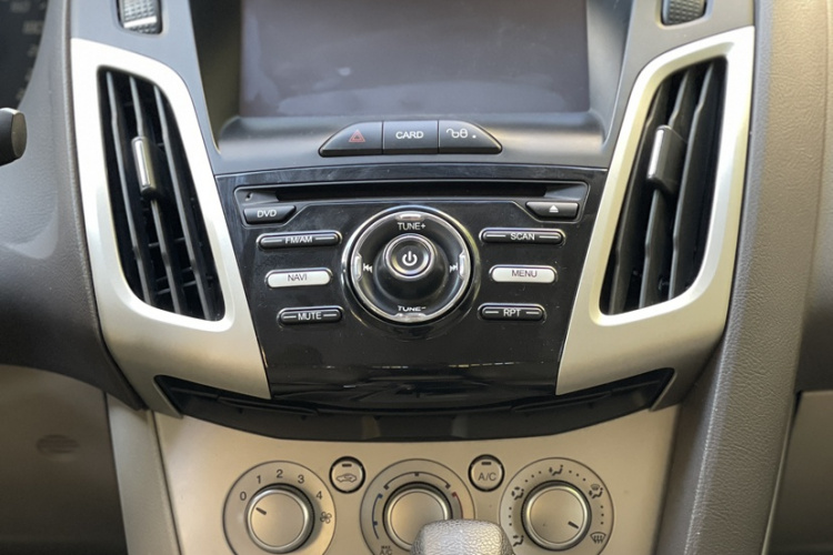 福特 福克斯 2012款 三厢 1.6L 自动舒适型中控内饰7001