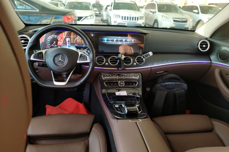 奔驰E级 2017款 E 200 L 4MATIC中控内饰12